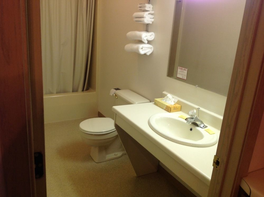 Value Host Motor Inn 马凯特 外观 照片