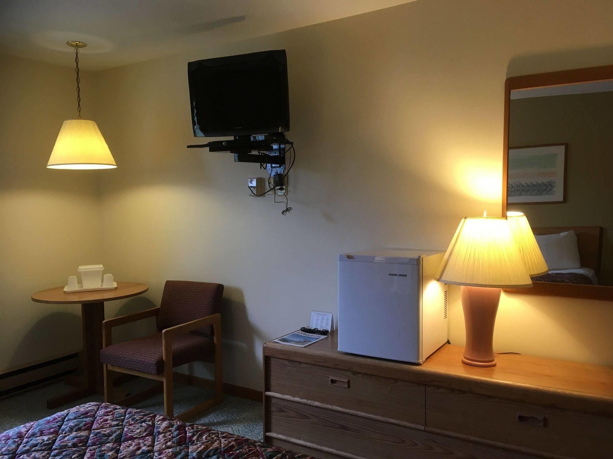 Value Host Motor Inn 马凯特 外观 照片